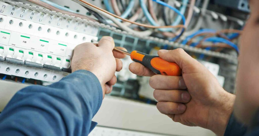 Qualified and Reliable Electrician, electrician, professional electrician