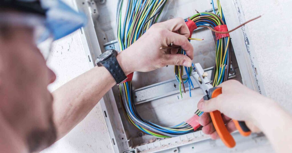 Qualified and Reliable Electrician, electrician, professional electrician